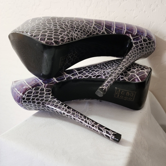 SHOEDAZZLE Tichina Purple Faux Snake print Platforms - Picture 5 of 5